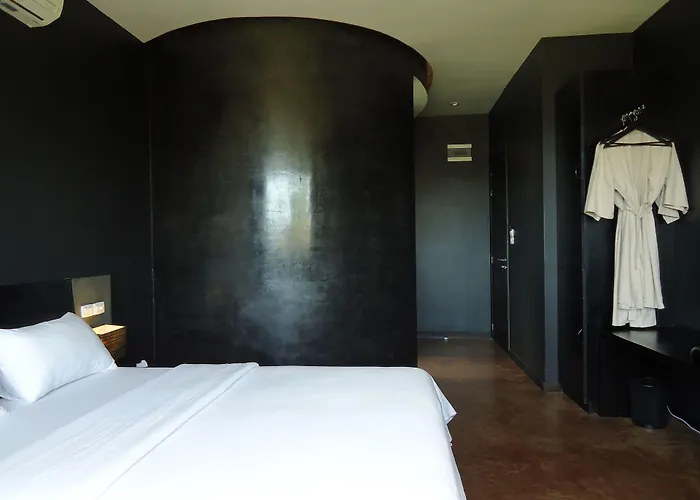 Men's & Hotel